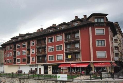 Onís Pension Paseo Real מראה חיצוני תמונה