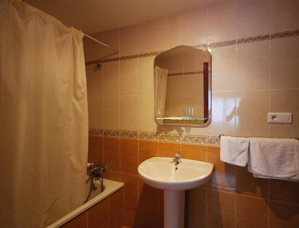 Onís Pension Paseo Real חדר תמונה