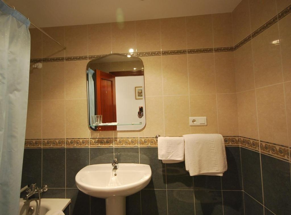 Onís Pension Paseo Real חדר תמונה