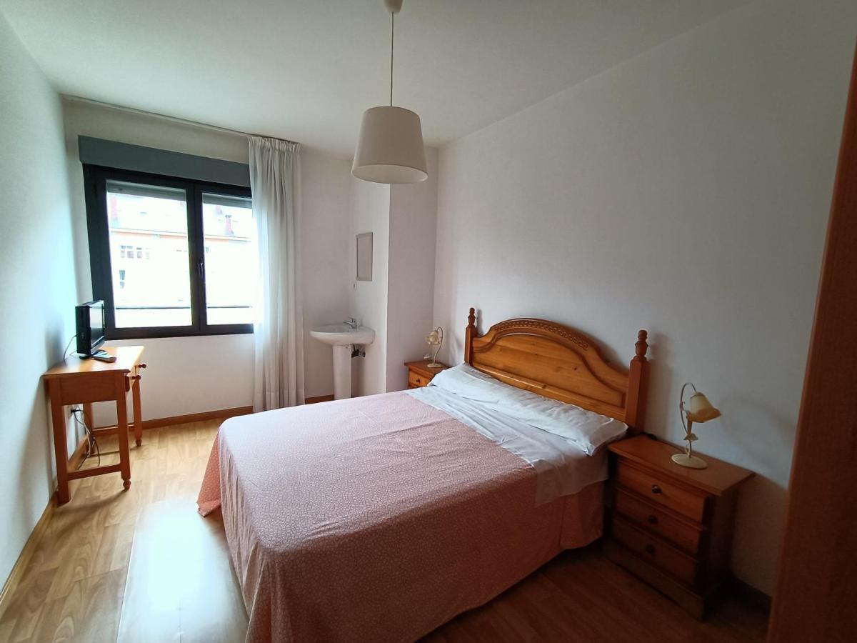 Onís Pension Paseo Real מראה חיצוני תמונה