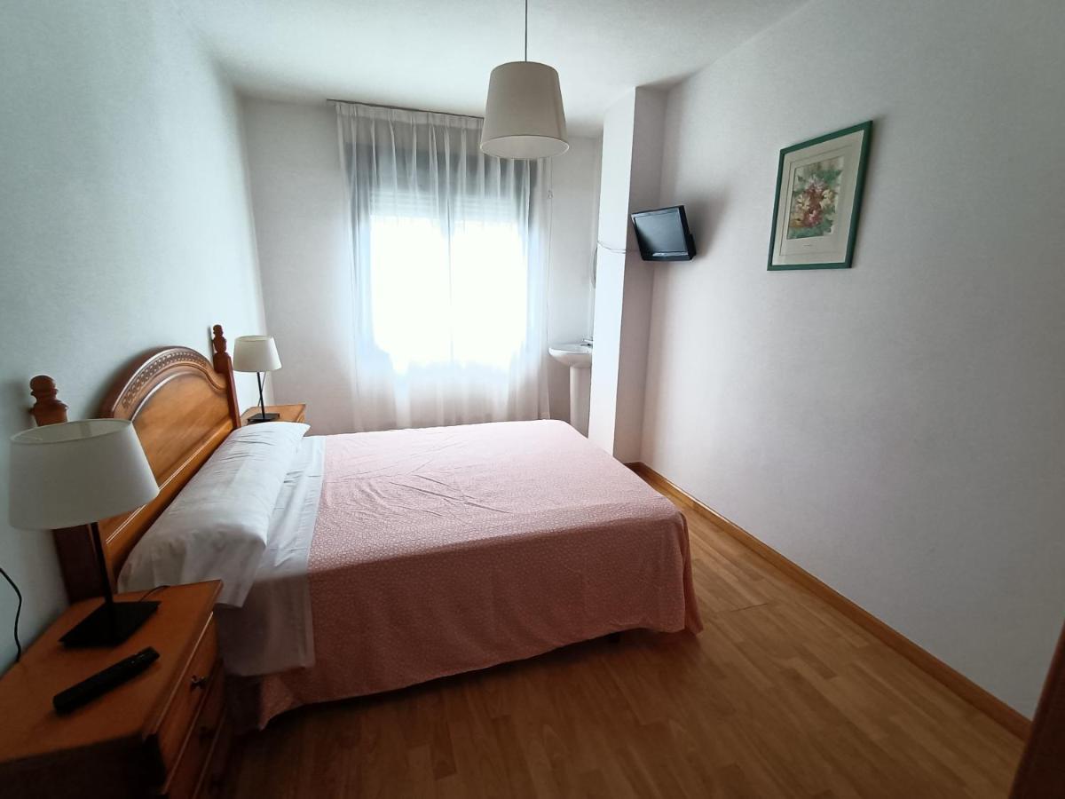 Onís Pension Paseo Real מראה חיצוני תמונה