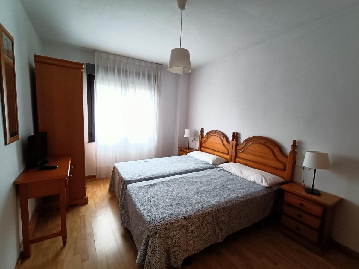 Onís Pension Paseo Real מראה חיצוני תמונה