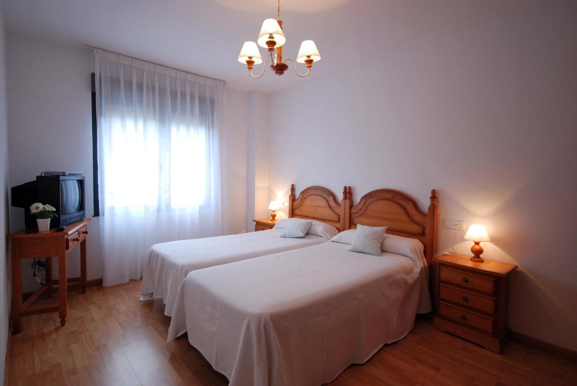 Onís Pension Paseo Real מראה חיצוני תמונה